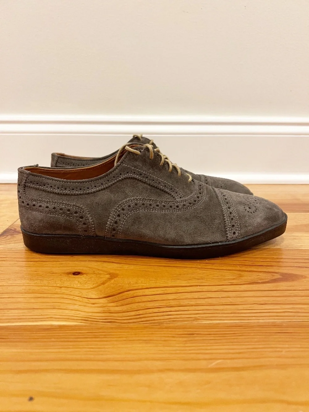Allen Edmonds Strand Oxfords Mens Size 9.5 3E Gray Suede Cap Toe Brogue Sneakers